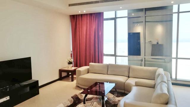Two Bedroom Apartment with Pool and Gym, Juffair